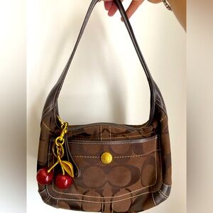 Coach hobo cherry 🍒